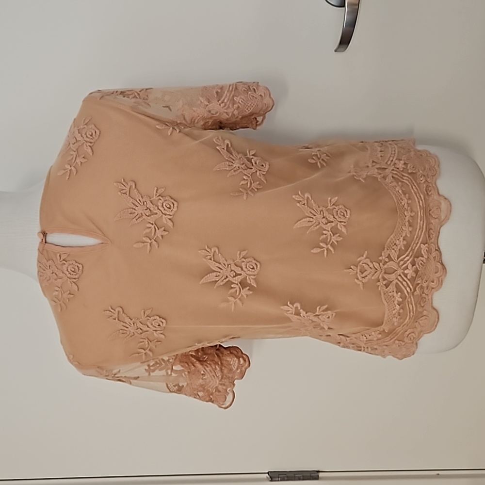 Forever 21 Collection  floral embroidered beige blush overlay lined Med. romance - Picture 8 of 8